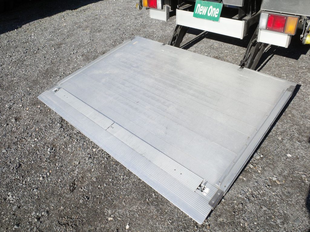 極東製フルゲート 最大揚力 1000Kg ゲートプラットホーム寸法 長さ155cm ストッパー有効長130cm 幅211.5cm ストッパー有効幅203cm