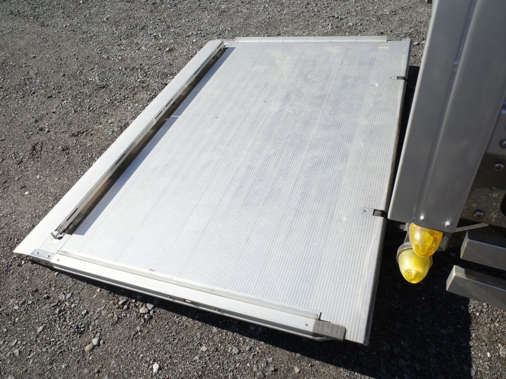 極東製フルゲート 最大揚力 1000Kg ゲートプラットホーム寸法 長さ155cm ストッパー有効長130cm 幅211.5cm ストッパー有効幅203cm