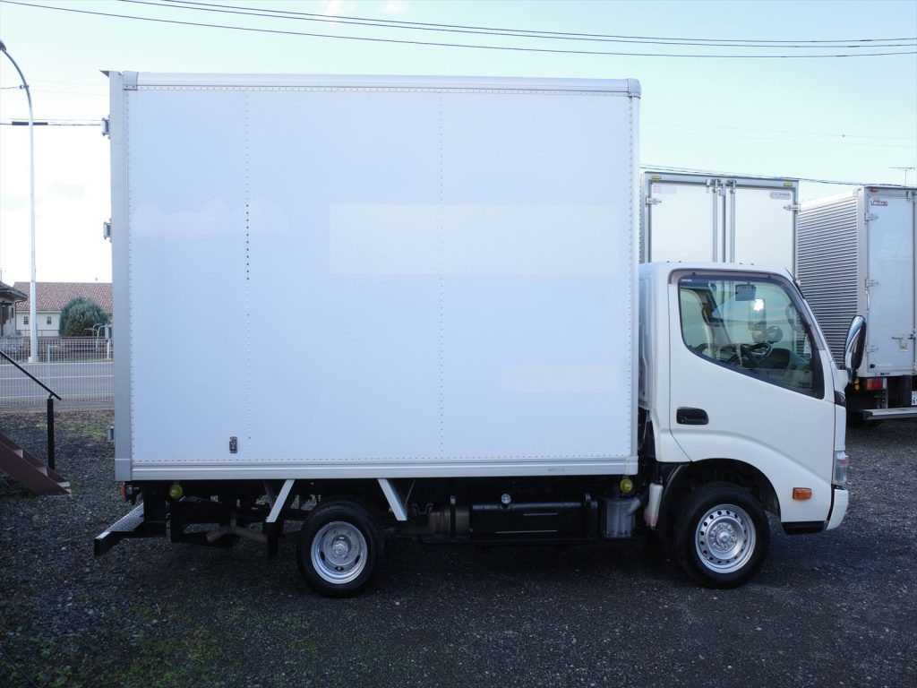 車体寸法 全長507cm 全幅177cm 全高299cm