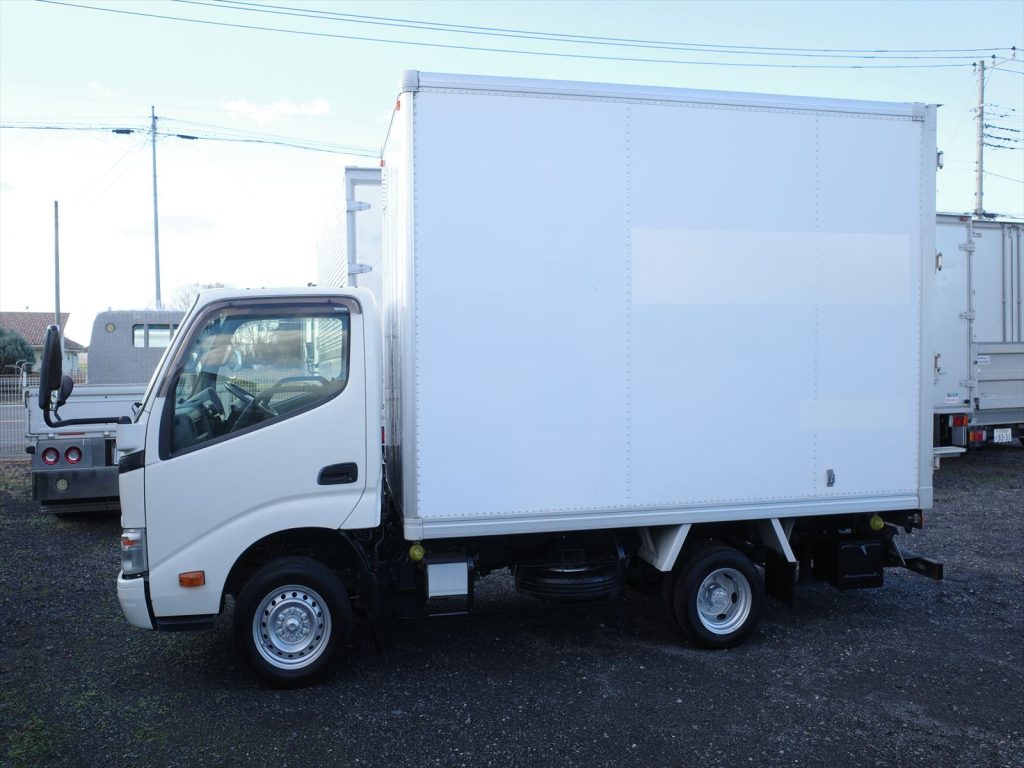 車体寸法 全長507cm 全幅177cm 全高299cm