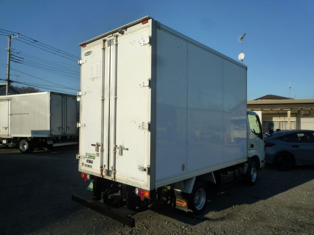 最大積載量1100Kg 車両総重量3435Kg 現在のオートマ限定普通免許で運転できます!