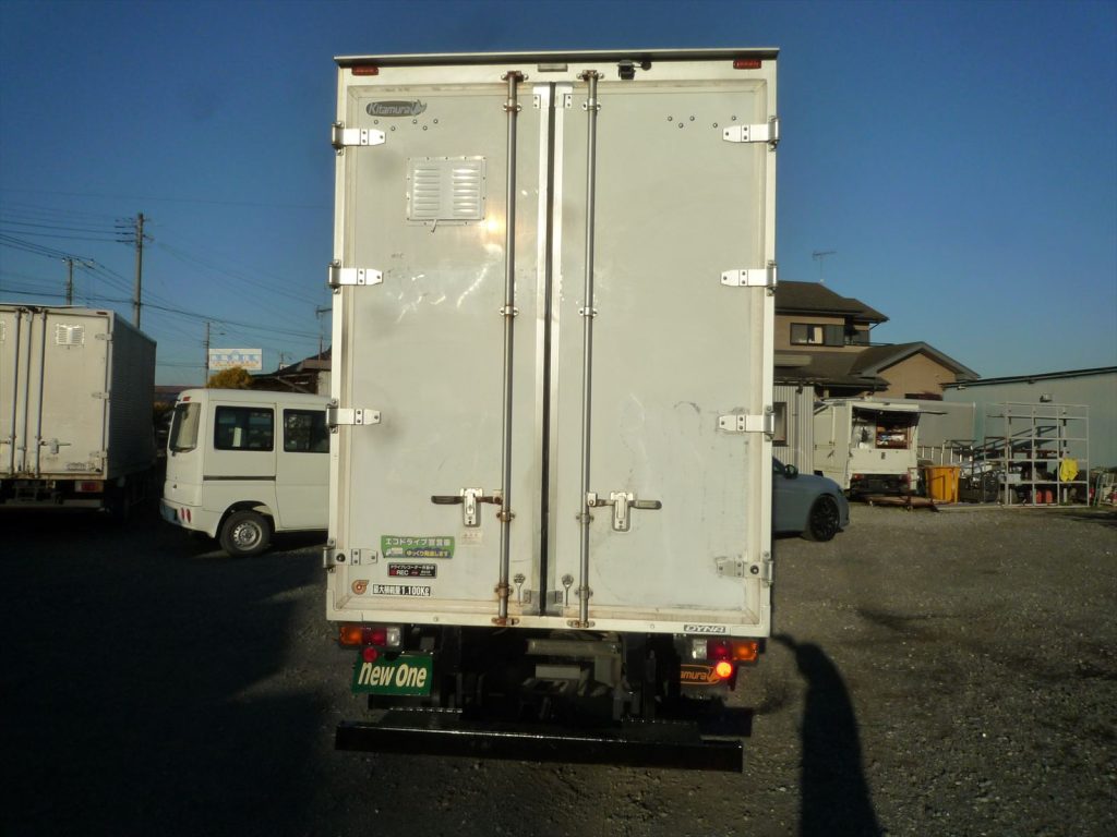 最大積載量1100Kg 車両総重量3435Kg 現在のオートマ限定普通免許で運転できます!