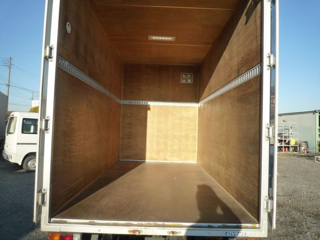 荷室内寸 長さ323cm 幅166cm 高さ212cm 門高206.5cm ラッシング1段