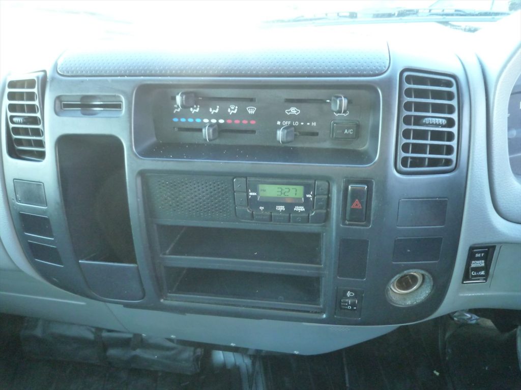 オートマシフト エアコン パワステ エアバッグ 左側電動格納ミラー フォグライト バックカメラも装備されております!