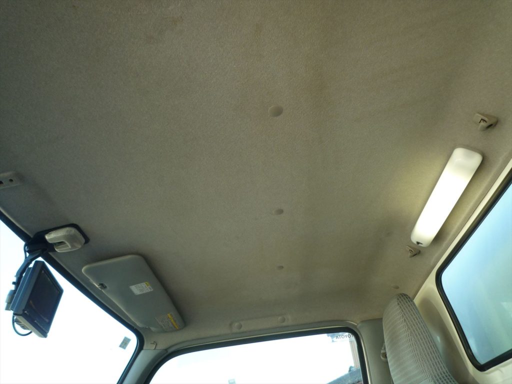 天井に多少のシミがございますが、状態良好です!