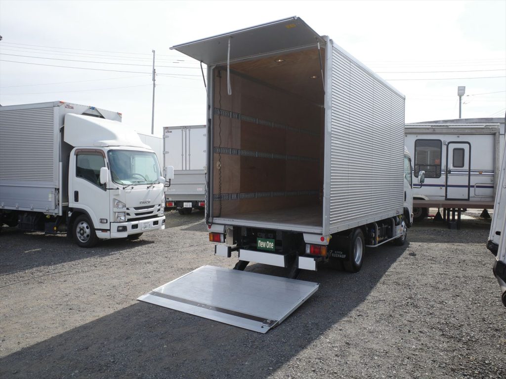 2RG-NPR88AN　エンジン型式　4JZ1 3000ccディーゼル　走行102.000Km