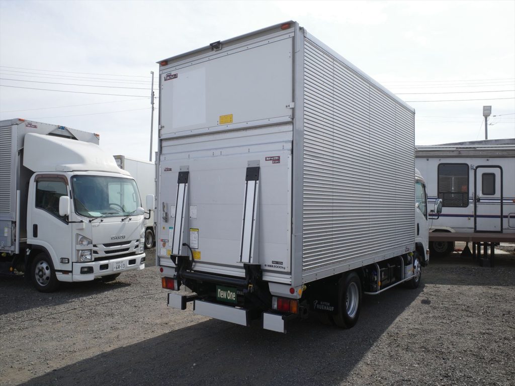 最大積載量2000Kg 車両総重量5925Kg