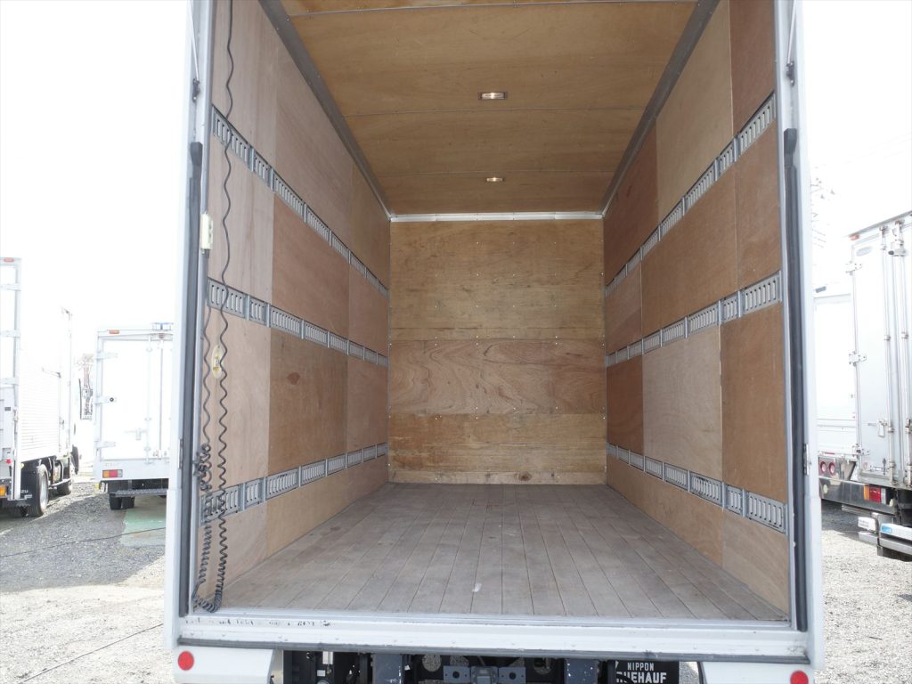 荷室内寸 　長さ450cm 幅209cm 高さ233cm ラッシング3段