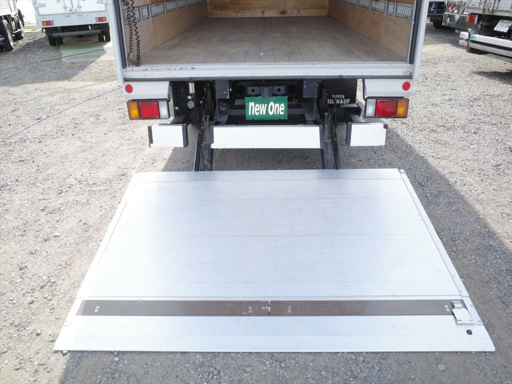 フルハーフ製フルゲート 工番G3D4087
ゲートプラットホーム寸法 長さ150cm ストッパー有効長122cm 幅210cm
ゲート揚力1000Kg