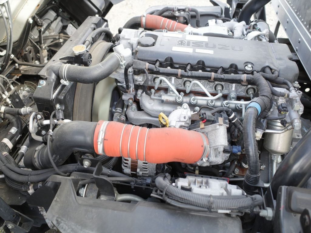 エンジン型式　4JZ1 3000ccディーゼルエンジン　 エンジン機関も状態良好です！