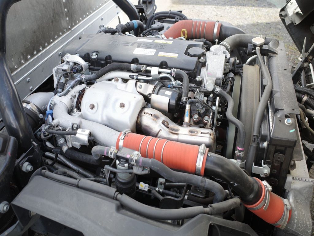 エンジン型式　4JZ1 3000ccディーゼルエンジン　 エンジン機関も状態良好です！