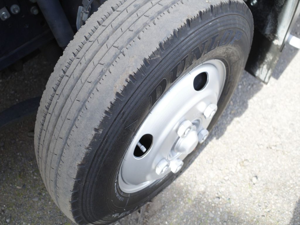 タイヤサイズ 195/85R16 溝残量 フロント5～6mm リヤ7mm