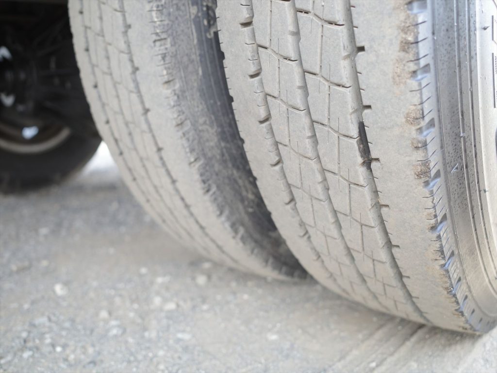 タイヤサイズ 195/85R16 溝残量 フロント5～6mm リヤ7mm