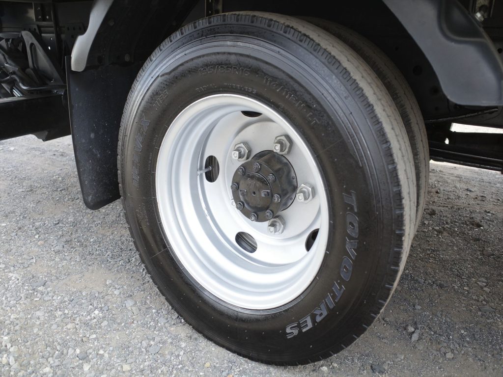 タイヤサイズ 195/85R16 溝残量 フロント5～6mm リヤ7mm