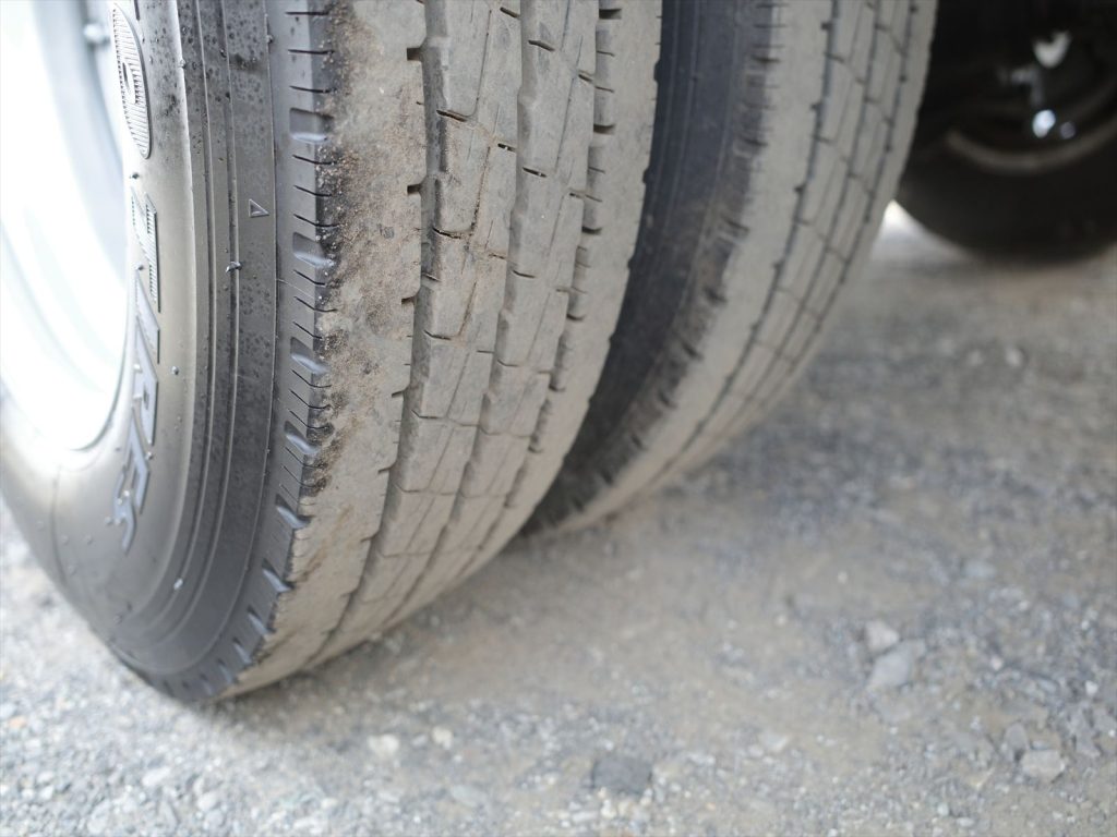 タイヤサイズ 195/85R16 溝残量 フロント5～6mm リヤ7mm