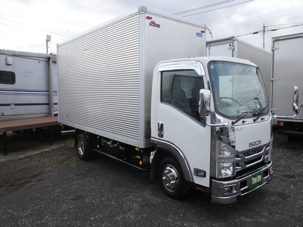 最大積載量2000Kg 車両総重量4925Kg 旧普通免許で運転できます!5速マニュアル3ペダル