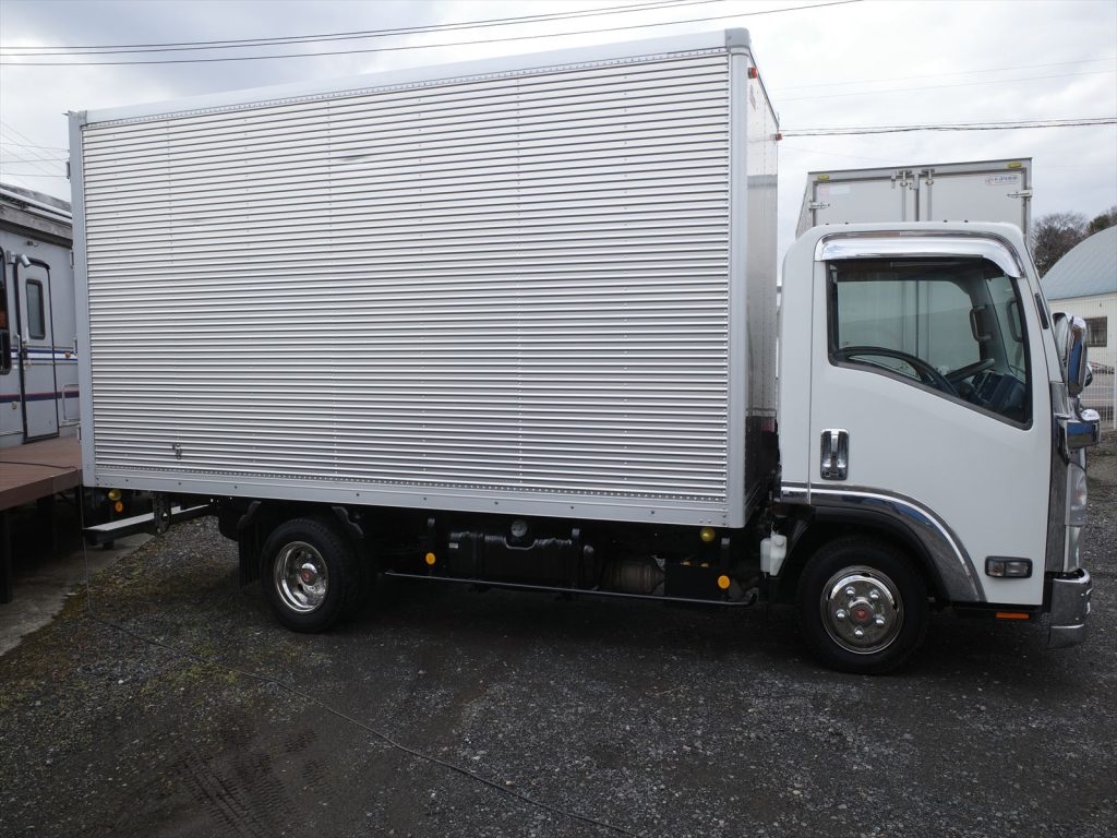 車両寸法 全長638cm 全幅191cm 全高313cm