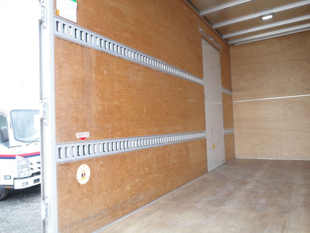 荷室内寸 長さ447cm 幅178cm 高さ215cm 門高205.5cm ラッシング2段 左側スライド式サイドドア