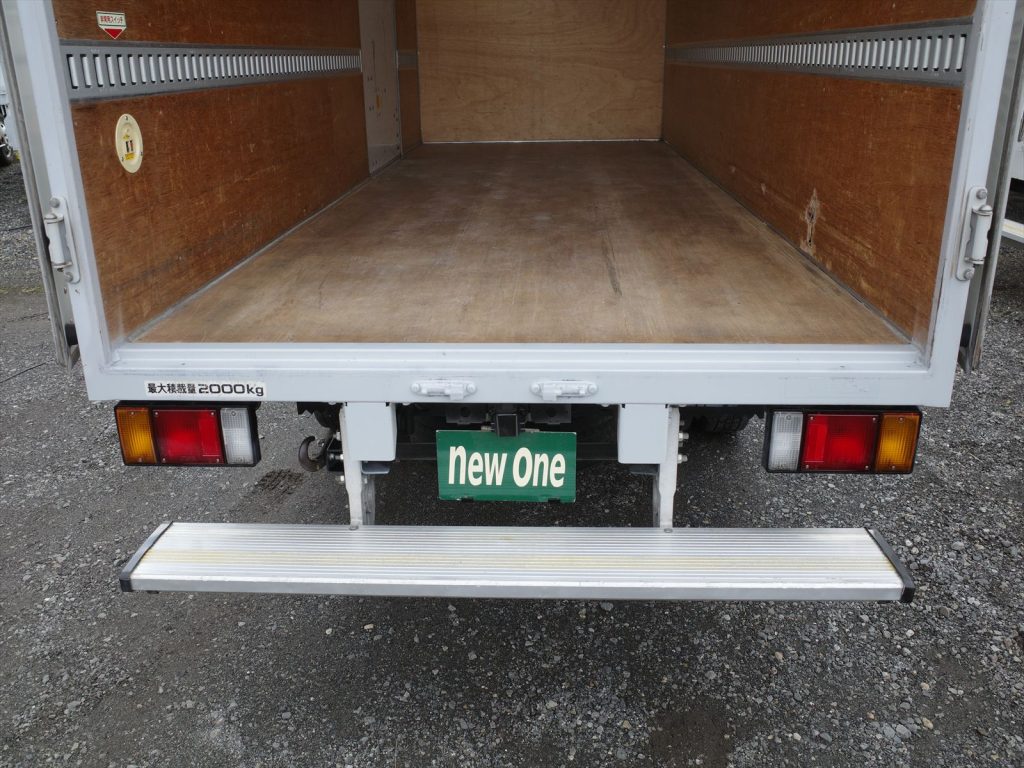 荷室内寸 長さ447cm 幅178cm 高さ215cm 門高205.5cm ラッシング2段 左側スライド式サイドドア