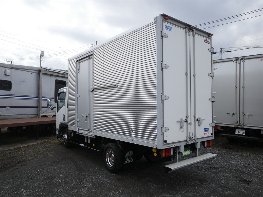 車両寸法 全長638cm 全幅191cm 全高313cm