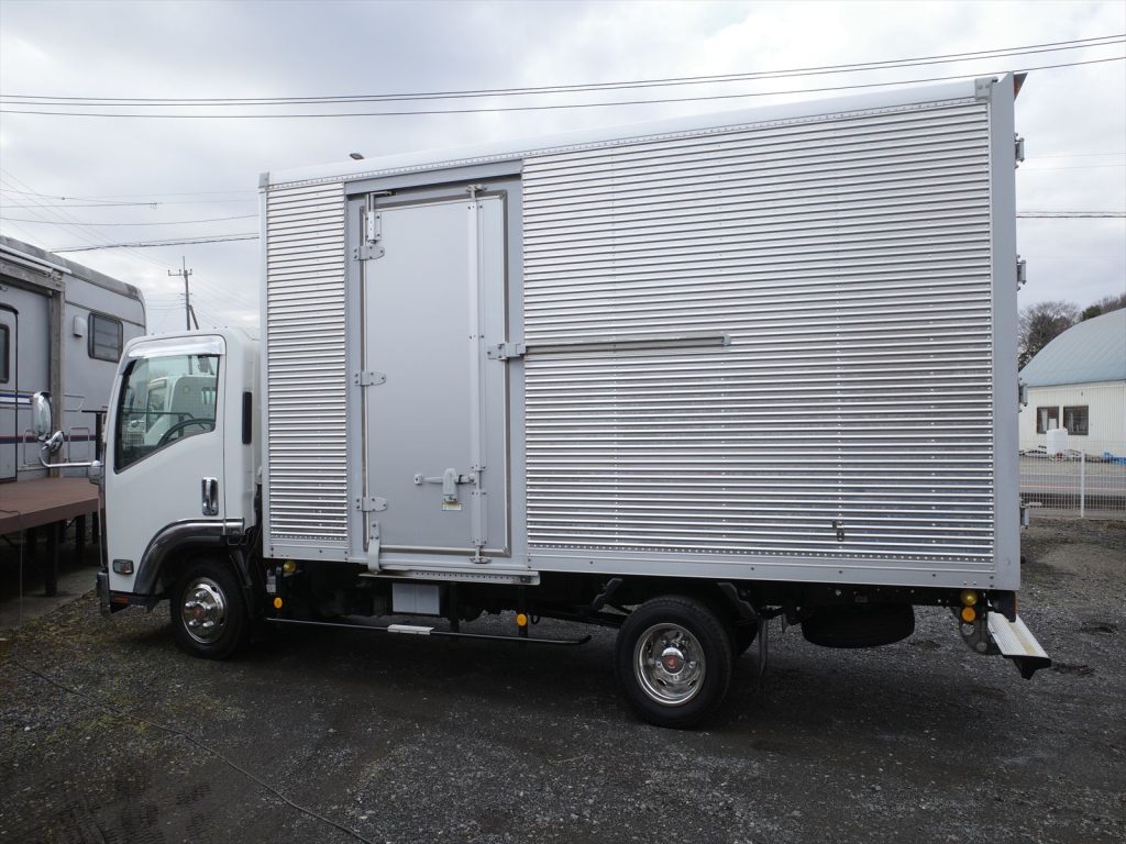 左側スライド式サイドドア