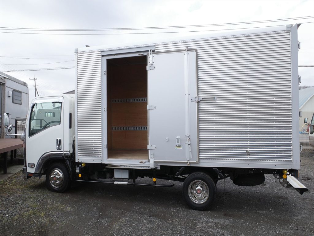 左側スライド式サイドドア