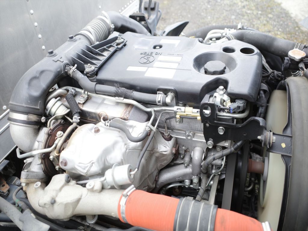 3000ccディーゼルターボ エンジン型式4JJ1 エンジン機関も状態良好です!
