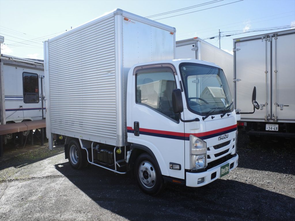 車体寸法 全長498cm 全幅191cm 全高311cm