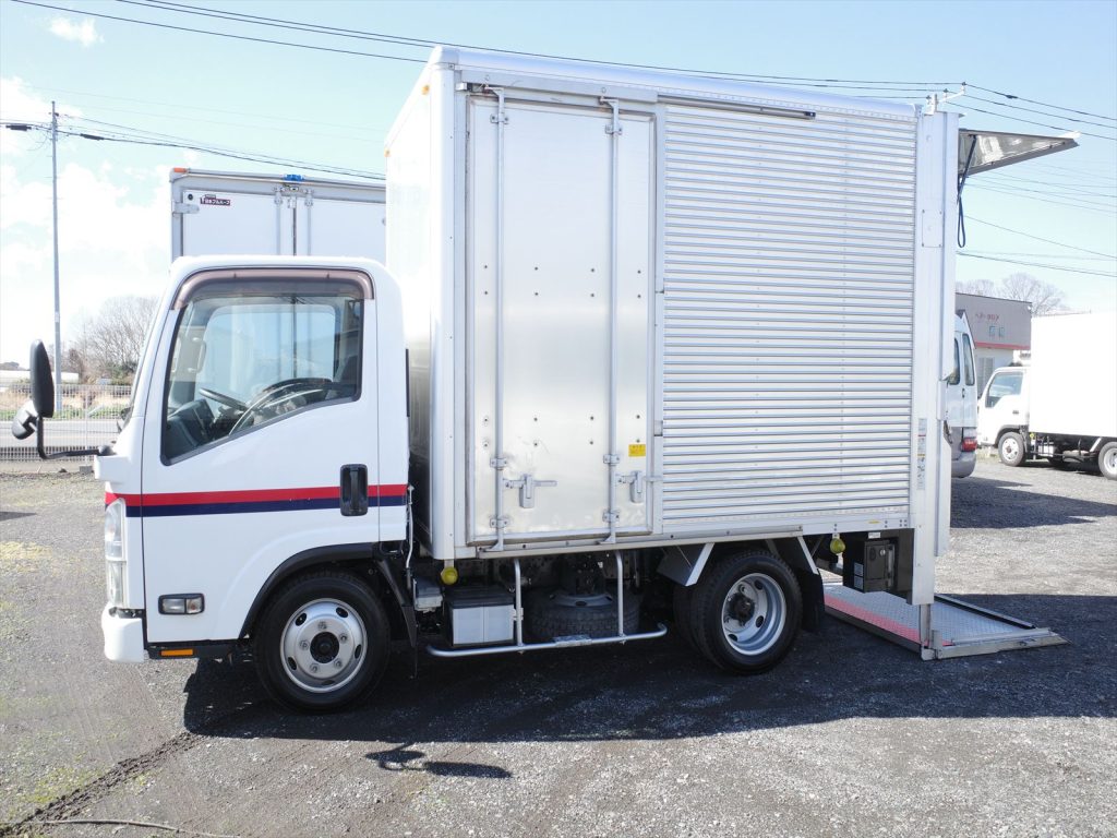 左側サイドドア付き！