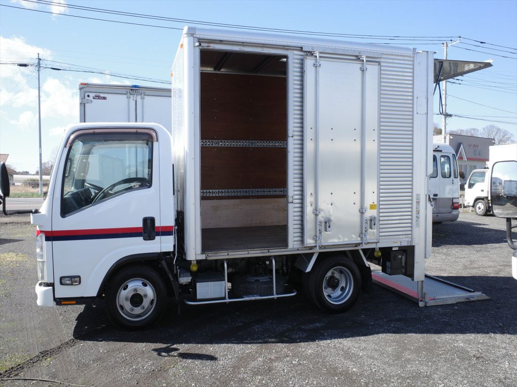 左側サイドドア付き！