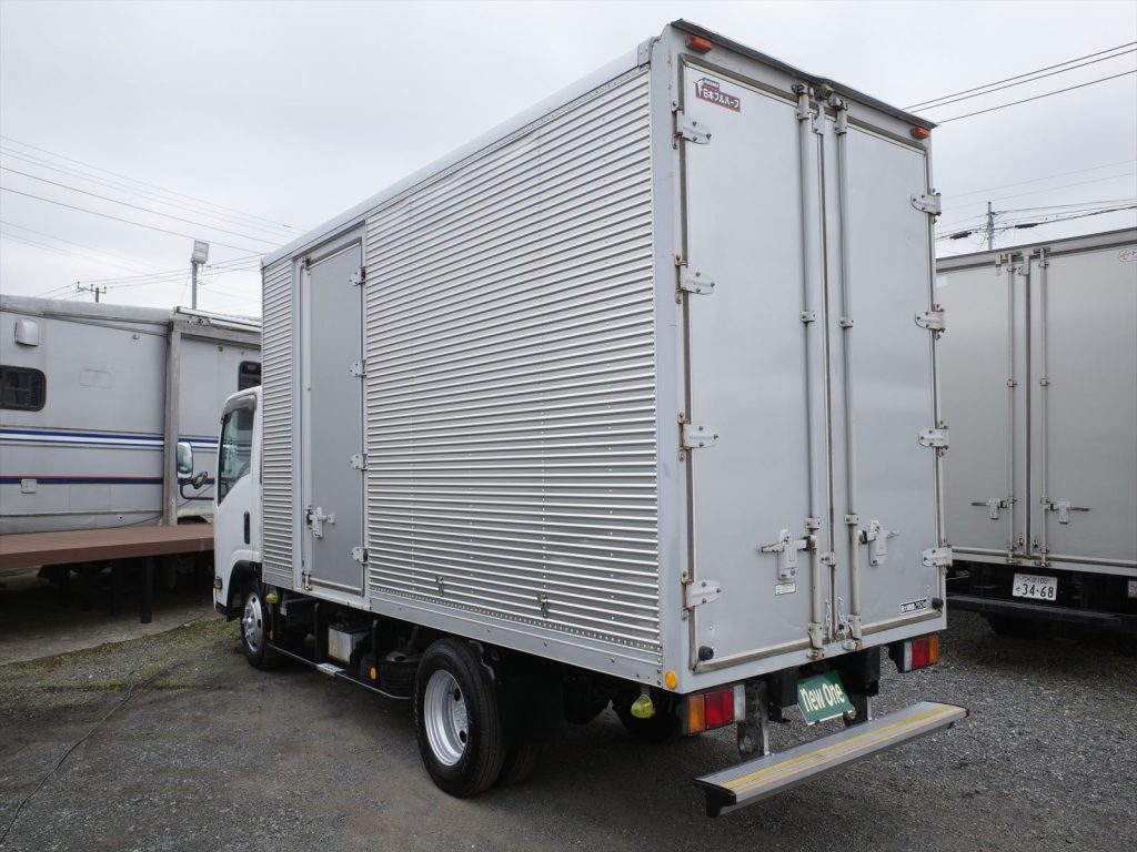 車両寸法 全長624cm 全幅194cm 全高306cm