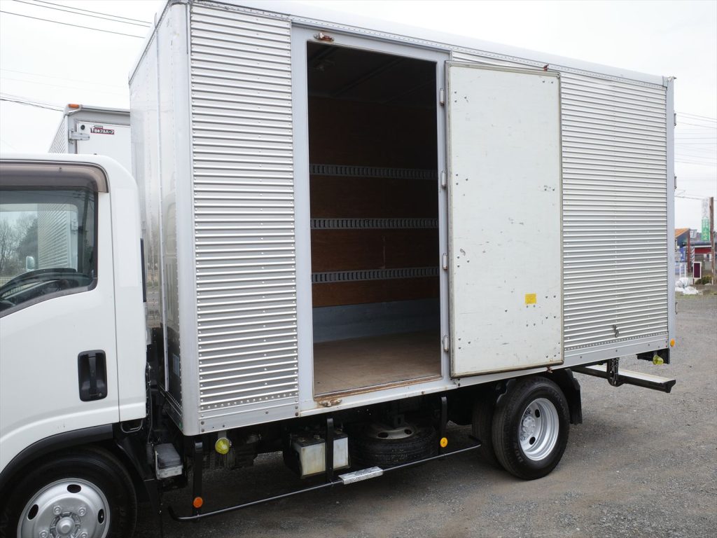 左側サイドドア付き