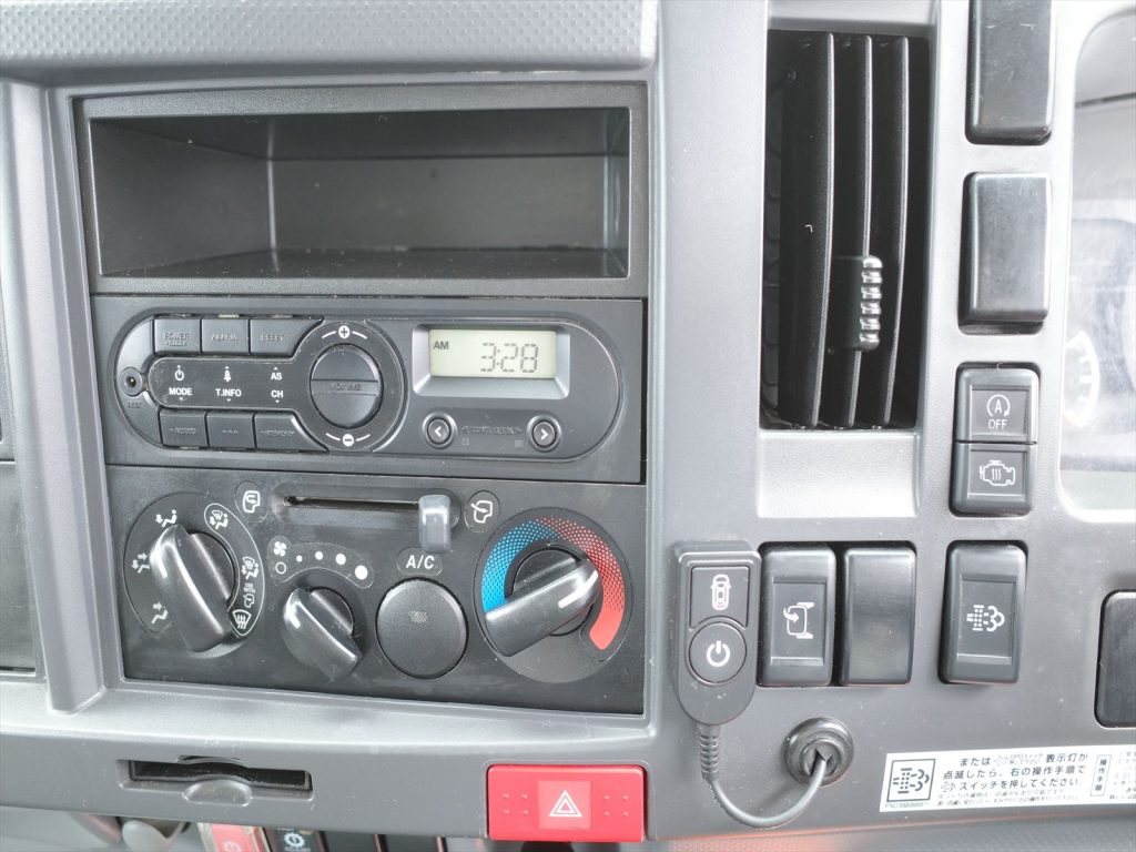 6速オートマ エアコン エアバッグ パワーウインドウ パワステ ABS 左側電動格納ミラー バックカメラ ETC アイドリングストップ 衝突被害軽減ブレーキ 車線逸脱警告装置 AEBSカメラも装備されております!