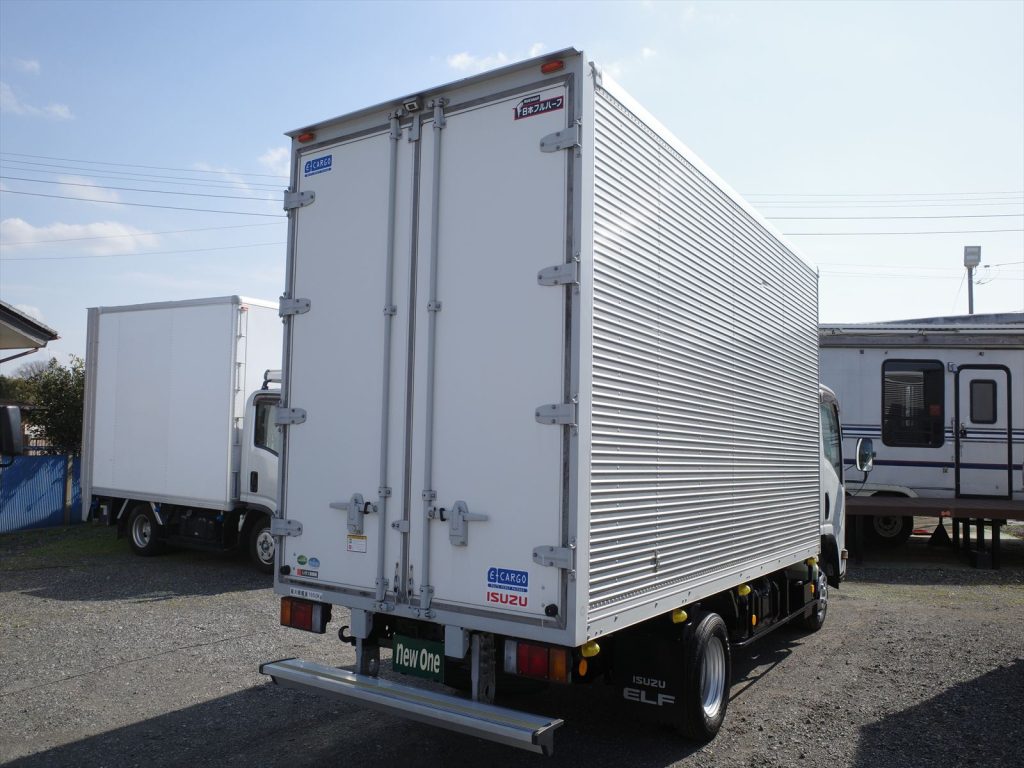 最大積載量1950Kg 車両総重量4975g 旧オートマ限定普通免許で運転できます！