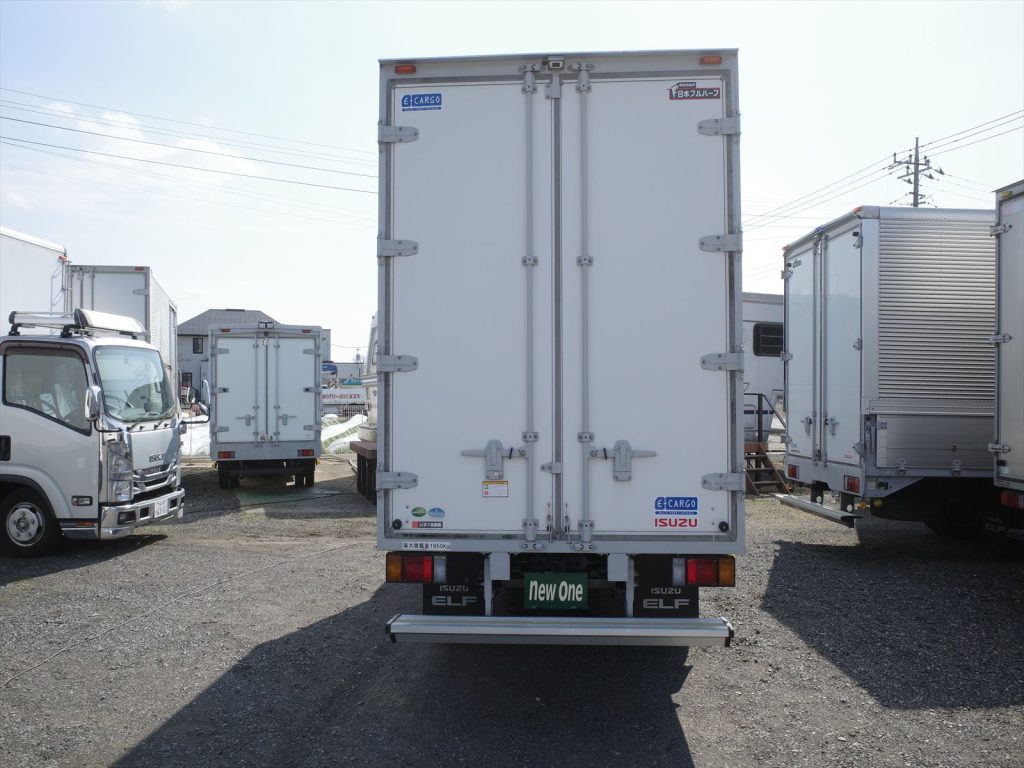 最大積載量1950Kg 車両総重量4975g 旧オートマ限定普通免許で運転できます！