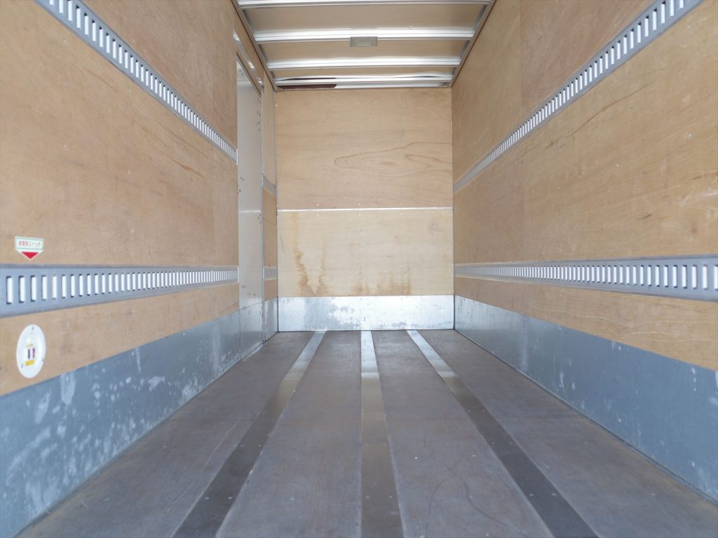  荷室内寸 長さ445cm 幅177cm 高さ215.5cm 門高210cm ラッシング2段　左側スライド式サイドドア