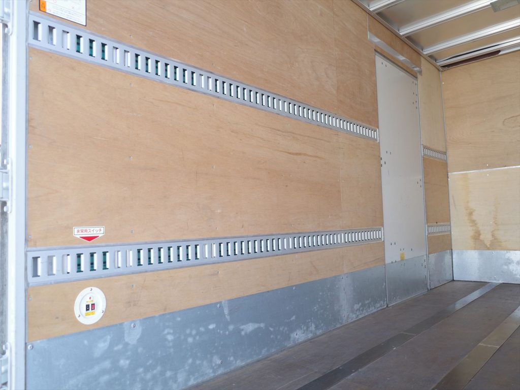 フルハーフ製アルミバン　ボディ工番 T3DK398 荷室内寸 長さ445cm 幅177cm 高さ215.5cm 門高210cm ラッシング2段　左側スライド式サイドドア