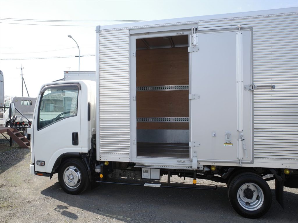 左側サイドドア付き