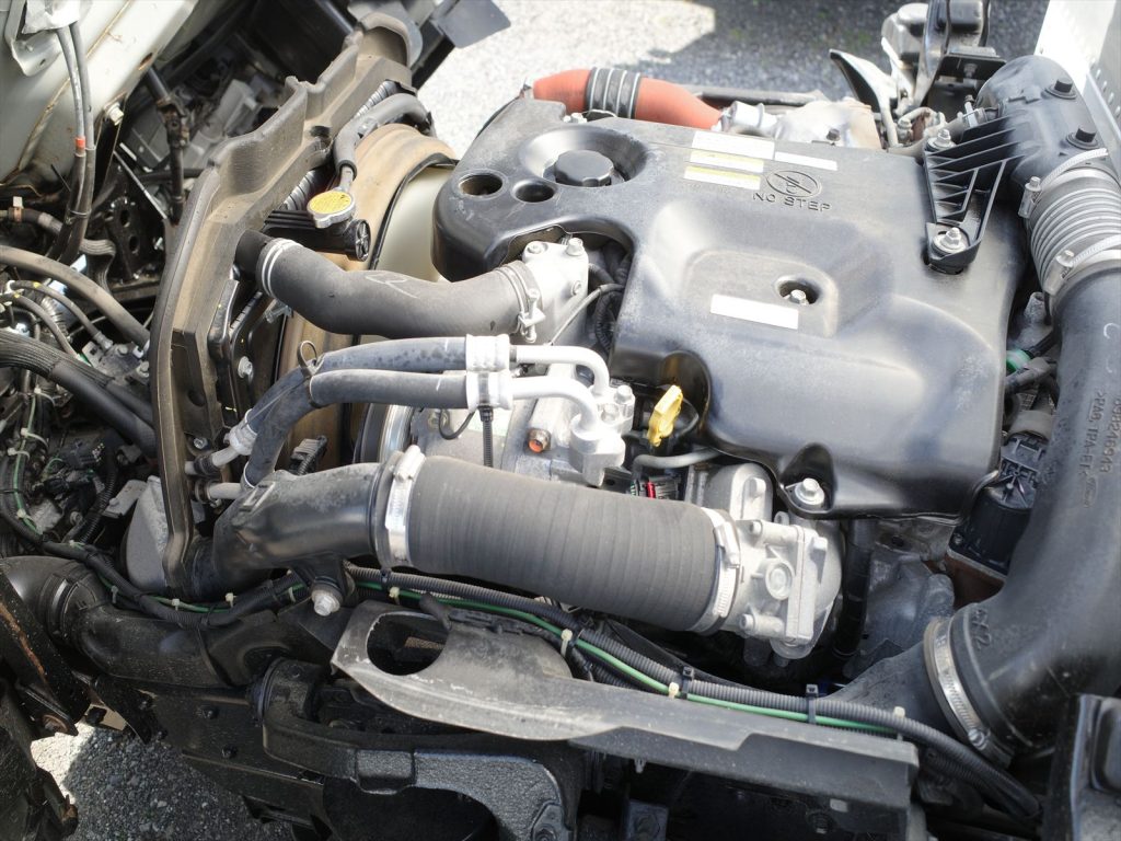 3000ccディーゼルターボ　エンジン型式4JJ1 尿素アドブルー無しで面倒なアドブルー補充無し！