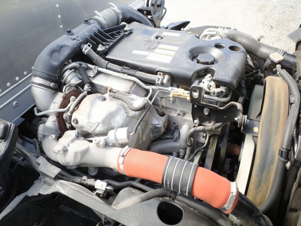 3000ccディーゼルターボ　エンジン型式4JJ1 尿素アドブルー無しで面倒なアドブルー補充無し！