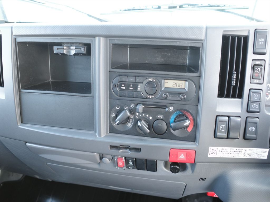 6速オートマ　エアコン　エアバッグ　パワーウインドウ　パワステ　ABS　ETC　左側電動格納ミラー　バックカメラも装備されております！