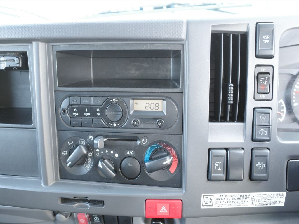 6速オートマ　エアコン　エアバッグ　パワーウインドウ　パワステ　ABS　ETC　左側電動格納ミラー　バックカメラも装備されております！